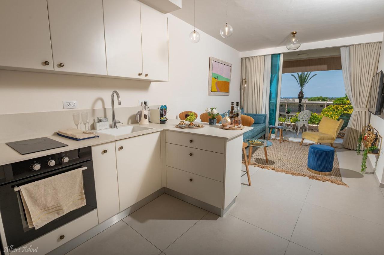 Mina'S Suites - קיסריה エクステリア 写真