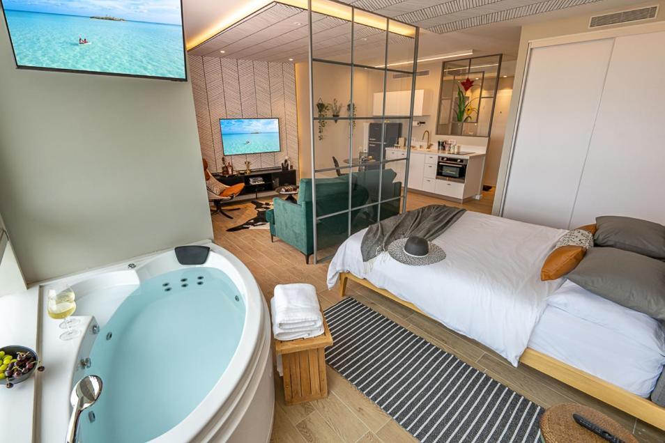 Mina'S Suites - קיסריה エクステリア 写真